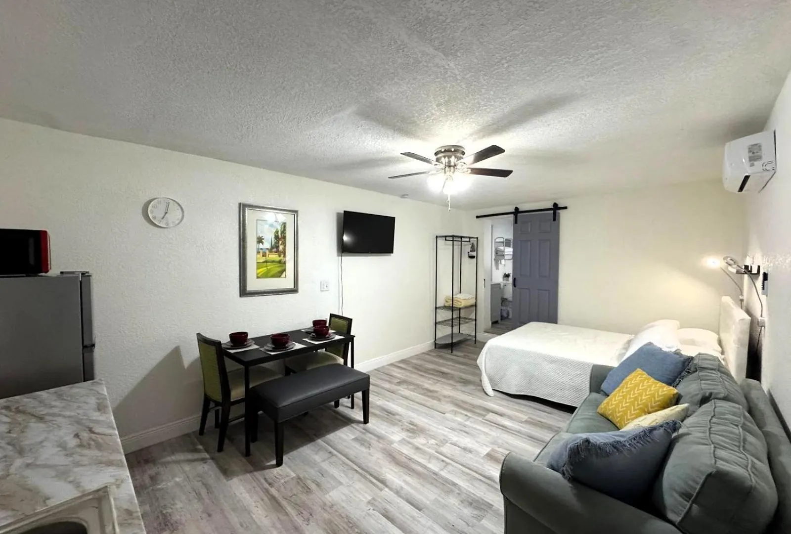 בית הארחה Spacious Suite In טאמפה
