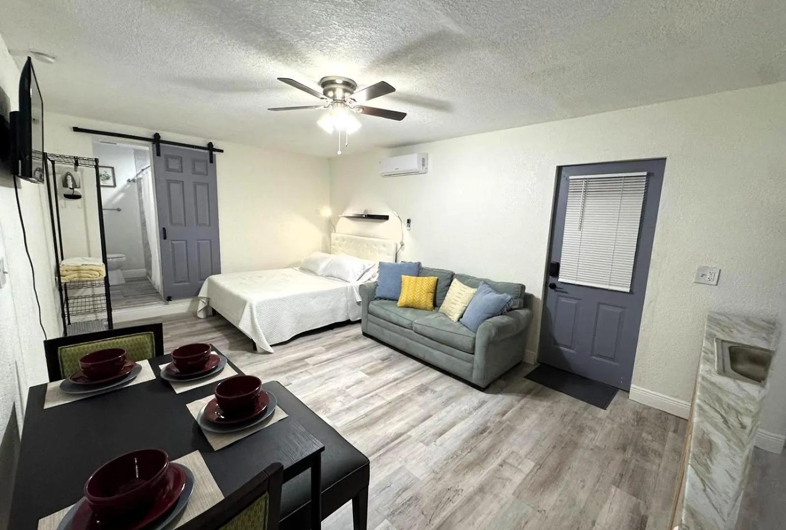 Spacious Suite In Tampa